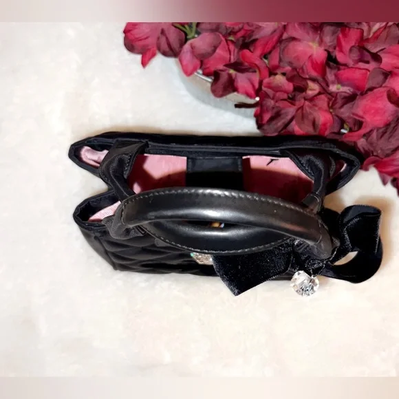 MY FLAT IN LONDON Quilted Bee Handbag